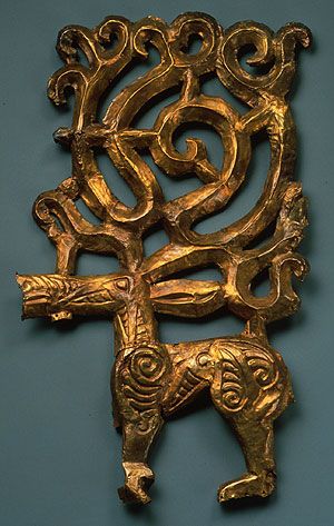 4 c. BCE. Stag. Wood, gold, and silver. 16 1/8 x 8 1/2 in. (42 x 20 cm), H. of antlers 8 7/8 in. (22.5 cm). Found Filippovka, kurgan 1, treasure pit 1. Archaeological Museum, Ufa. Scythian Jewelry, Scythian Art, Scythian Gold, Istoria Artei, Ancient Jewellery, Iron Age, Ancient Jewelry, Mesopotamia, Ancient Artifacts