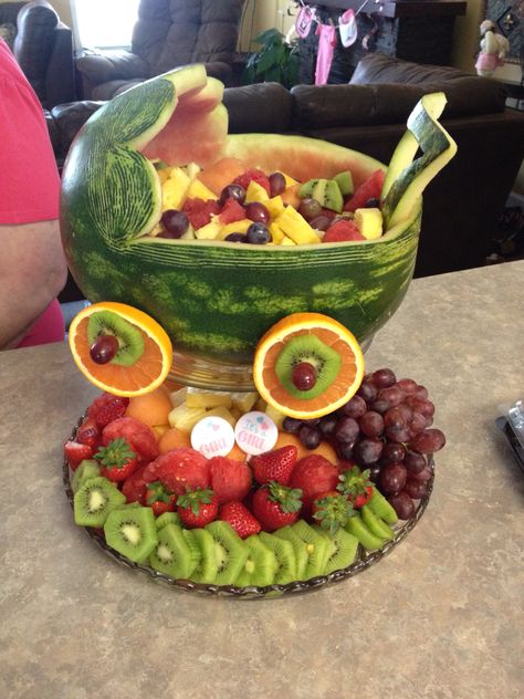 Watermelon Baby Carriage Baby Shower Fruit Tray, Watermelon Baby Carriage, Baby Shower Watermelon, Baby Shower Fruit, Deco Fruit, Baby Shower Snacks, Baby Shower Party Themes, Watermelon Baby, Baby Niece