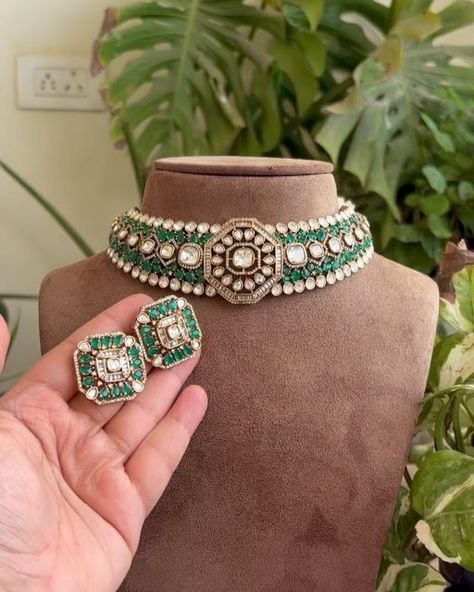 Jewelry Design Necklace Choker, Polki Jewellery Brides, Polki Kada, Polki Studs, Simple Necklace Designs, Kundan Choker Set, Jewellery Board, Real Diamond Necklace, Jewelry Kundan