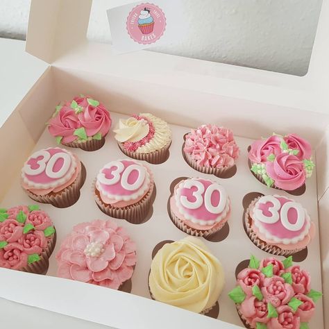 @friedathielbakes on Instagram: “Pink buttercream floral themed #30th birthday cupcakes 🎉🍰💐🎉 . .  #FriedaThielBakes 🍰 . . . #30thbirthday #30th #pink #floralarrangement…” 30th Birthday Cupcake Ideas For Women, Bespoke Cupcakes, Birthday Cupcakes For Women, 30th Birthday Cupcakes, Pink Buttercream, 30 Cake, 56th Birthday, Kitchens Design, 30th Bday