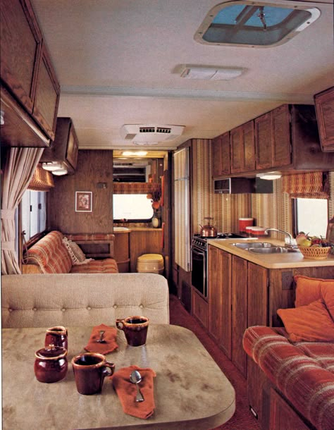 041_1979Winnebago-12 Vintage Motorhome, Motorhome Interior, Camper Interior Design, Airstream Interior, 70s Interior, Vintage Camper Remodel, Trailer Interior, Retro Interior Design, Caravan Interior