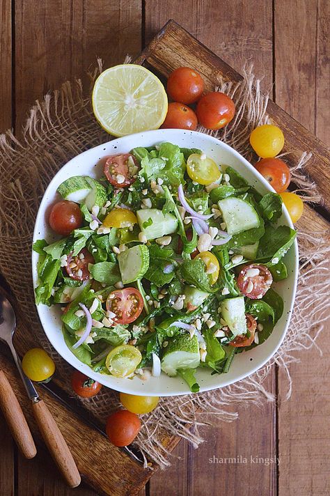 Fresh Tomato Rocket Salad with a flavorful vinaigrette and crunchy peanuts makes an amazing lunch or dinner. Yeast Free Recipes, Salad Arugula, Cherry Tomato Salad, Rocket Salad, Mind Diet, Tomato Salad Recipes, Best Salad Recipes, Cherry Tomato, Tomato Salad