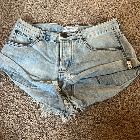 Light Blue Bandits Shorts. Button Closure. Cuffed Hem. Never Worn Brand New. Jean Shorts Short, Bluejean Shorts, Light Wash Jean Shorts, Teaspoon Shorts, One Teaspoon Shorts, Things I Need To Buy, Summer 2025, One Teaspoon, Light Wash Jeans