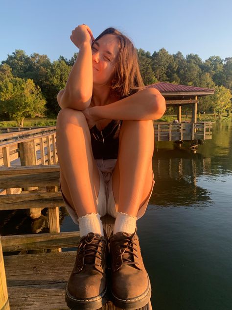 girl sitting on dock wearing summer outfit with sketchers oxford shoes, cute smiling at sunset aesthetic Sketchers Oxford, Oxfords Outfit, 2023 Mood, Sketchers Shoes, Oxford Shoes Outfit, Shoes Cute, Sunset Aesthetic, Lake Sunset, Indie Fashion