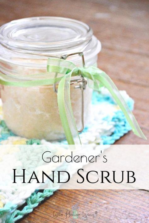 Hand Scrub Recipe, Gardeners Hand Scrub, Body Butter Vs Lotion, Hand Scrub Homemade, Diy Kosmetik, Hand Scrub, Sugar Lip Scrub, Diy Scrub, Scrub Recipe