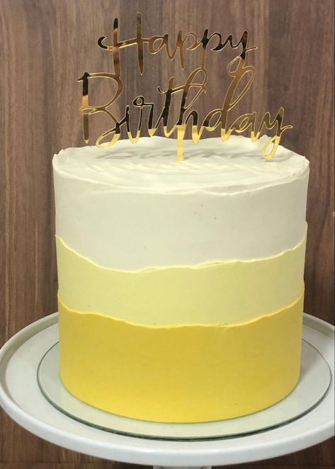 Pretty Birthday Cakes Yellow, White And Yellow Cake Decoration, Yellow And Gold Cake, Yellow Cake Design Simple, Yellow Cake Designs Birthday, Yellow Cake Ideas, Haldi Cake, Yellow Cake Design, Yellow Cakes Decoration