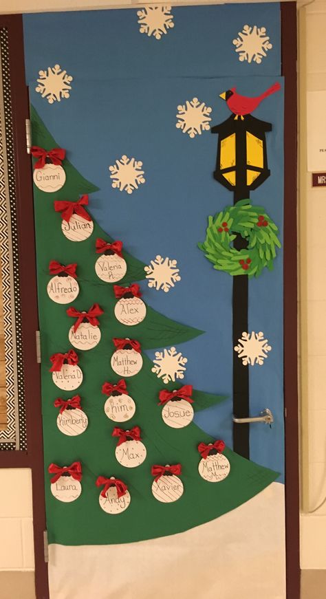 Door Decorations For School, Winter Door Decorations Classroom, Decorations For School, Teacher Door Decorations, Door Decorations Classroom Christmas, Holiday Door Decorations, Classroom Christmas Decorations, Christmas Door Decorating Contest, Christmas Classroom Door