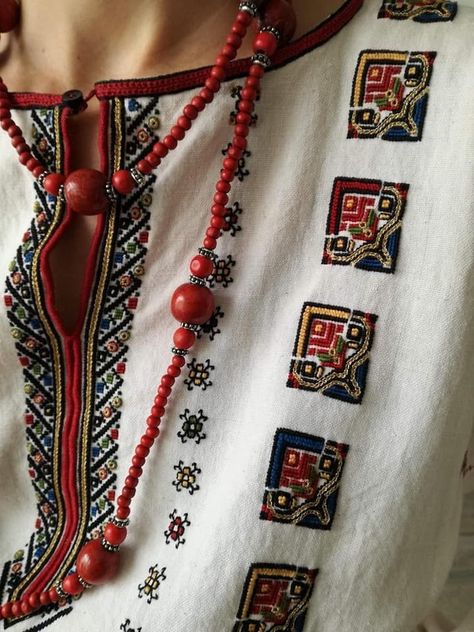 Ukraine Clothing, Slavic Embroidery, Khadi Kurta, Armor Clothing, Ethno Style, Russian Culture, Scarf Fashion, Folk Embroidery, Creative Embroidery