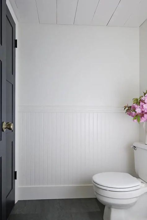 25 Best Beadboard Bathroom Ideas That Never Go Out of Style Diy Beadboard Bathroom, How To Install Beadboard, Bathroom Wainscoting, Diy Beadboard, Beadboard Bathroom, Classic Bathroom Design, Wainscoting Bathroom, Budget Bathroom Remodel, Bathroom Design Ideas