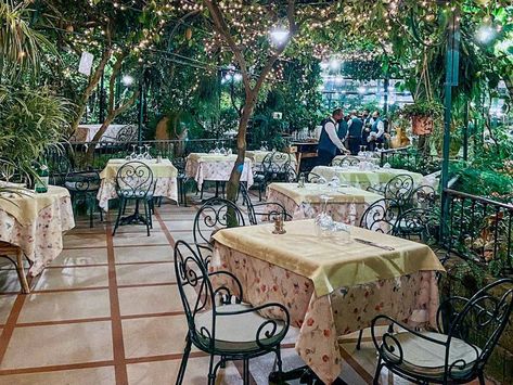 Sorrento Italy Restaurant, Best Restaurants In Sorrento Italy, Sorrento Restaurants, Almafi Coast Italy, Italy Vacation Outfits, Sorrento Italia, Italy Restaurant, Italy Trip Planning, Ravello Italy