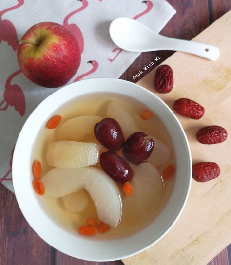 Apple & Pear Sweet Soup with Red Dates Tong Sui, Chinese Soup Recipes, Fruit Soup, Berry Yogurt, Time Apart, Sweet Soup, Apple Soup, Best Herbal Tea, Chinese Dessert