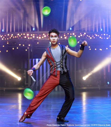 Male Circus Performer, Male Acrobat Costume, Circus Outfits Male, Circus Fashion Men, Circus Poses, Trapeze Artist Costume, Trapeze Circus, Gala Attire, Circus Man