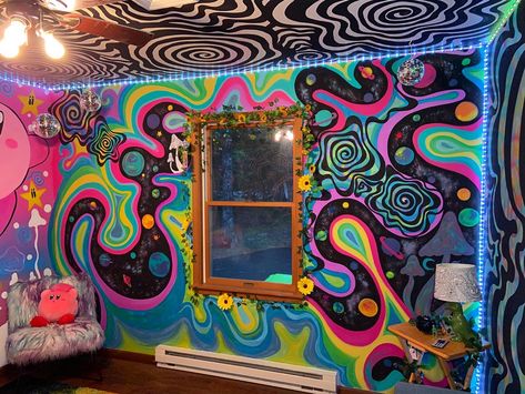 Graffiti Wall Mural Bedroom, Paint Design Ideas For Walls, Trippy Table Painting, Trippydraws Room, Trippy Maximalist Decor, Trippy Room Painting Ideas, Trippy House Aesthetic, Trippy Door Painting Ideas, Trippy Furniture Painting