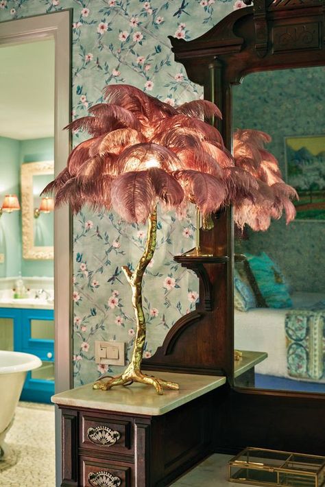 Hotel La Residencia Suite Matthew Williamson a Majorque 8 Oud Hollywood, Feather Lamp, Hollywood Regency Decor, Creative Lamps, Midas Touch, Copper Lighting, Candy Floss, Ostrich Feather, Colorful Feathers