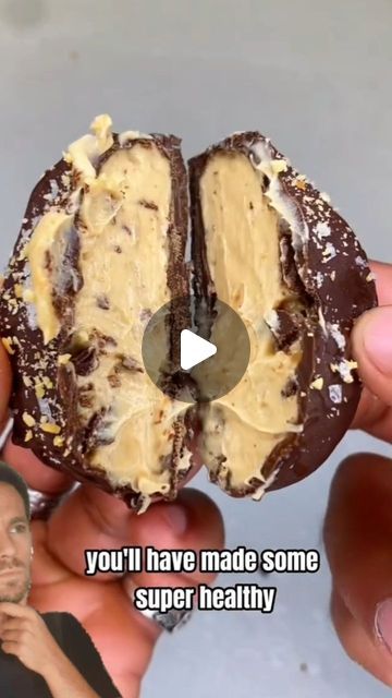 Health Myths and Tips on Instagram: "Looking for a tasty and healthy snack? 😋 You’ve got to try these peanut butter yogurt bites! 🥜🍫 They're the perfect blend of creamy, crunchy, and sweet, and so easy to make. Here's how to whip them up:  Ingredients:  1 cup plain yogurt 1/2 cup peanut butter 1/3 cup honey 1 cup melted dark chocolate A pinch of fleur de sel Crunchy nuts (for topping) How to Prepare:  In a bowl, mix together 1 cup of yogurt, 1/2 cup of peanut butter, and 1/3 cup of honey until smooth. Scoop small portions of the mixture onto parchment paper and freeze for 1 hour. Once frozen, dip each scoop into 1 cup of melted dark chocolate to coat them evenly. Sprinkle a pinch of fleur de sel and some crunchy nuts on top of the chocolate before it sets. Place them back in the freezer Mid Morning Snack Healthy, Super Healthy Desserts, Healthy Morning Snacks, Brownie Bowls, Easy Homemade Cookies, Peanut Butter Yogurt, Fruit Recipes Healthy, Yogurt Bites, Health Myths