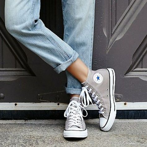 Grey High Top Converse, Zapatillas All Star, High Top Converse Outfits, Converse Outfits, Grey Converse, High Top Converse, Basket Style, Outfits With Converse, Jeans Mom