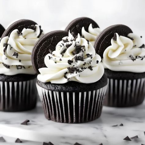 Oreo Cupcakes - Cook with Nabeela Oreo Birthday Cupcakes, Oreo Cupcakes Recipe, Oreo Muffins Recipe, Fancy Cupcake Recipes, Cute Simple Cupcakes, Muffin Oreo, Birthday Chocolate Cupcakes, Birthday Cupcakes For Men, Mini Cupcakes Ideas