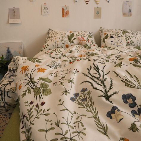 Notice: This Dandelion Bedding Set brings a touch of cottagecore aesthetic to your bedroom decor. The botanical print will bring a feeling of peace and tranquility to the space The bedding set has a duvet cover with no filling,a bed sheet and pillowcaseSize:Single 3pcs:1xDuvet Cover: 150 x 200cm = 59 x 79 in1xFlat Sheet: 160 x 230cm = 63 x 90 in1xPillow Case: 48 x 74cm = 19 x 29 inDouble 4pcs: 1xDuvet Cover: 150 x 200cm = 59 x 79 in 1xFlat Sheet: 200 x 230cm = 79 x 90 in2xPillow Case: 48 x 74cm Forest Bed Sheets, Cute Bedspreads Aesthetic, Botanical Sheets, Soft Girl Room Decor, Floral Bedroom Aesthetic, Green Floral Bedding, Soft Girl Room, Jd Core, Aesthetic Bed Sheets