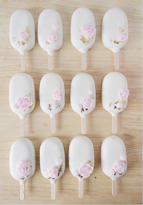 Engagement Cakecicles, Swan Cakesicles, Bridal Shower Cakesicles, Flower Cakesicles, Wildflowers Cake, Cakesickles Ideas, Cakesicle Designs, Paleta Magnum, Cakesicles Ideas