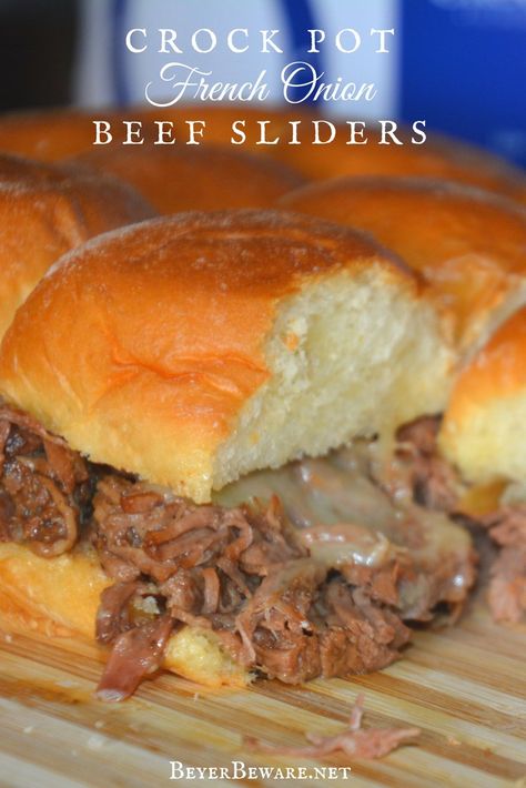 Everything you love about french onion soup is wrapped up in between Hawaiian rolls with this crock pot French Onion Beef Slider recipe. French Onion Beef Sliders, Rolled Roast Beef, French Onion Beef, Beef Tips And Rice, Sliders Recipes Beef, Stewed Beef, Slider Recipe, Roast Beef Sliders, Rolled Roast