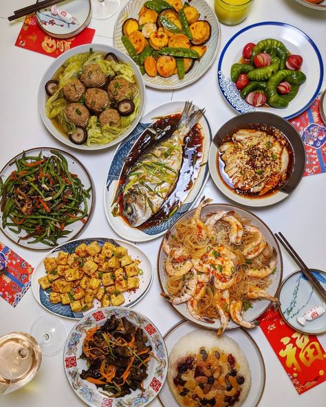 Wei | RedHouseSpice.com on Instagram: “🏮 These are the 10 dishes I cooked for the Chinese New Year dinner in our Red House. Despite the fact that there are only four of us…” Chinese New Year Dinner, New Year Dinner, New Years Dinner, Chinese Recipes, Red House, Chinese Food, Chinese New Year, Family Meals, The 10