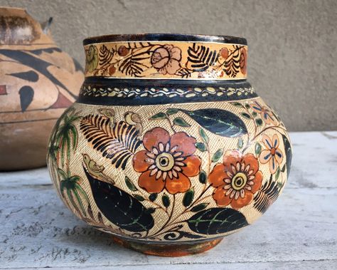 Mexican Vases Pottery, Vintage Mexican Pottery, Traditional Mexican Pottery, Tonala Mexican Pottery, Folk Art Pottery, Cottage Core Pottery, Guatemalan Pottery, Mexican Clay Art, Mexican Pottery Designs