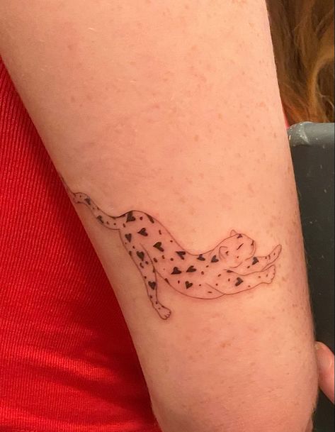 Leopard Tattoo, Mini Tats, Tattoo 2024, Hearts Tattoo, Leopard Tattoos, Tattoo Aesthetic, Simplistic Tattoos, Style Change, Piercing Tattoo