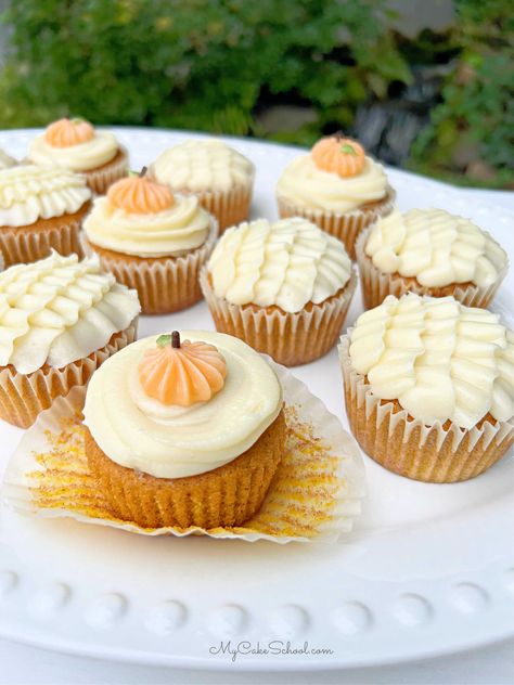 Pumpkin Cupcakes Aka Cookies, Pumpkin Spice Latte Cake, My Cake School, Pumpkin Cupcake Recipes, Fall Cake Recipes, Apple Spice Cake, Pumpkin Cupcake, Spice Cake Recipes, Fall Cupcakes