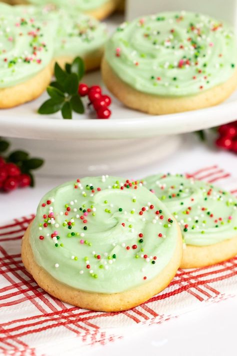 Crumbl Sugar Cookies, Festive Cookie Recipes, Crumble Cookie Recipe, Christmas Shortbread, Delicious Christmas Cookies, Easy Christmas Cookie Recipes, Christmas Cookie Recipes, Christmas Cookies Easy, Soft Sugar Cookies