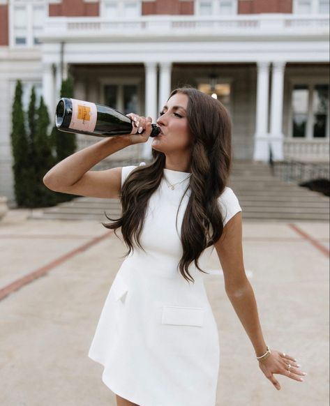 White Graduation Dress Pictures, Graduation Picture Outfit Ideas College, Law School Graduation Outfit, Grad Pic Outfit Ideas, Texas State University Graduation Photos, Nursing Graduation Pictures Ideas, Graduation Pictures Outfits, Couple Graduation Pictures, Couple Graduation