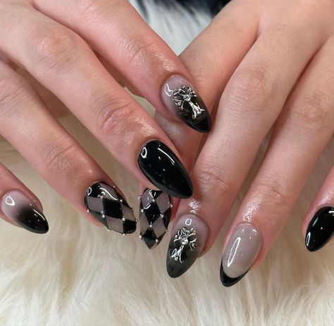 Grey black and clear rock gothic nails inspo for summer nights Dark Nail Designs, Timeless Looks, Hippie Nails, Punk Nails, Gothic Nails, Black Nail Art, Goth Nails, Black Nail Polish, Y2k Nails