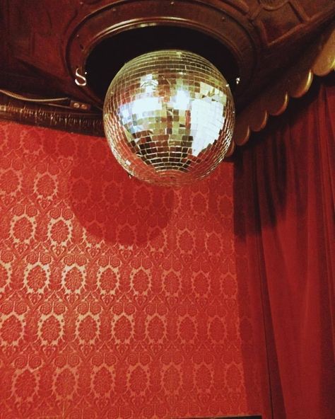 70s Aesthetic Wallpaper, Vintage 70s Aesthetic, Spider House, Disco Aesthetic, 70’s Aesthetic, House Cafe, Chelsea Hotel, Zero Wallpaper, 70s Aesthetic