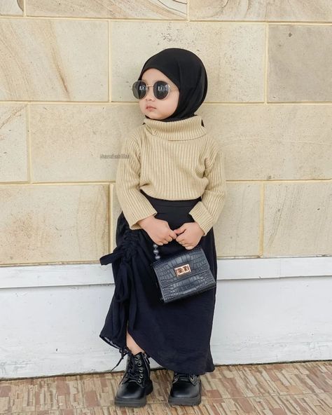 Muslim Kids Fashion, Fashion Drawing Sketches, Modest Fashion Hijab, Baby Ootd, Kids Ootd, House Clothes, Fashion Muslim, Hijabi Outfits Casual, Hijabi Outfits