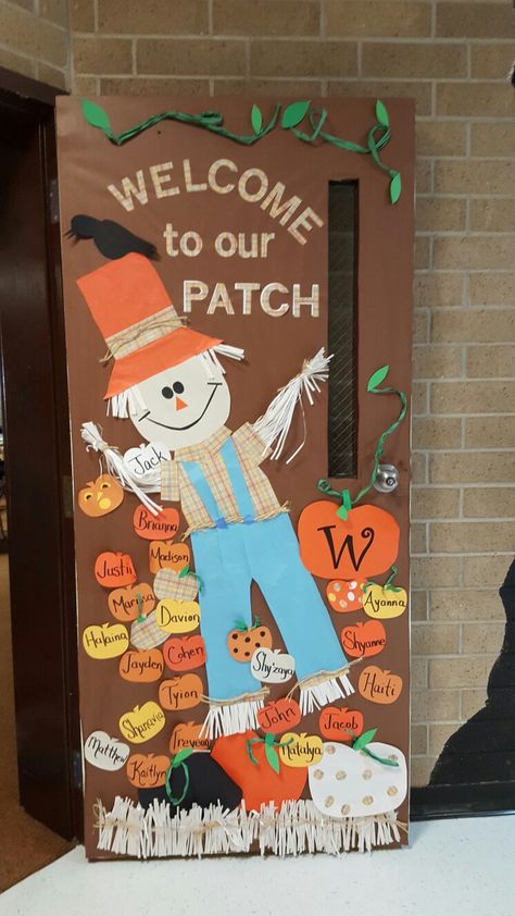 October Preschool Door Decorations, Character Door Decorations Classroom, November Door Decorations Preschool, Fall Office Door Decorations, September Door Decorations, Fall Daycare Door Ideas, Fall Classroom Door Decorations, Thanksgiving Door Decorations Classroom, Thanksgiving Classroom Door