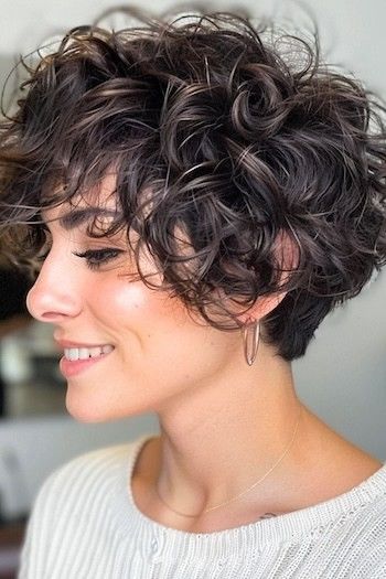 Short Bob Hairstyles Curly Hair, Growing Out Curly Pixie Hairstyles, Short Hairstyles For Curly Hair Woman, Curly Pixie For Round Face, Pixie Bob Curly Hair, Super Short Curly Bob, Grown Out Curly Pixie, Very Short Curly Bob, Curly Pixie Bob Haircut