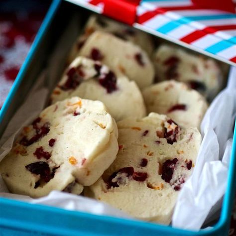 15 Christmas Cookies That Won't Crumble in the Mail Citrus Shortbread, Soft Ginger Cookies, Diet Cookies, Buttery Shortbread Cookies, Rolled Sugar Cookies, Biscotti Recipe, Cookie Spread, Christmas Cookies Easy, Ginger Cookies