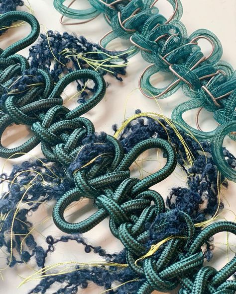 Ellen Anderton on Instagram: “Trying out passementerie and macrame today, excited to learn more about this technique, thanks @ashdowntextiles!” Textile Art Techniques, Conceptual Fashion, Rope Weave, Free Motion Embroidery, Textiles Techniques, Beading Techniques, Braids With Weave, Fibres Textiles, Knot Bracelet