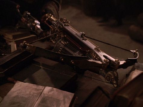 Steampunk repeating crossbow from Van Helsing Cross Bow Aesthetic, Van Helsing Aesthetic, Van Helsing Movie, Automatic Crossbow, David Wenham, Helena Bertinelli, Cross Bow, Blood Hunter, Crossbow Hunting