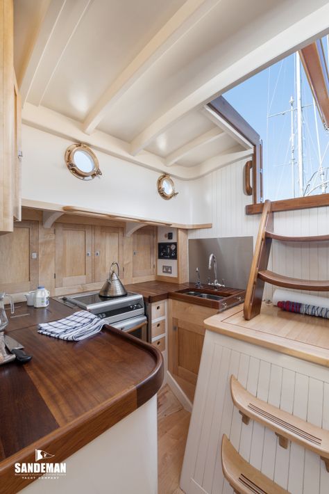 Yacht Decor Boat Interior, Boat House Interior, Boat Interior Design, Sailboat Interior, Sailboat Decor, Yacht Interior Design, Sailboat Living, Sail Life, Boat Restoration