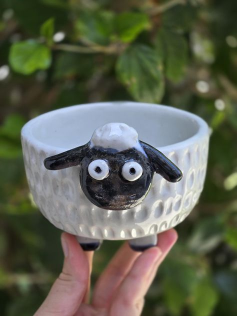 This is a medium handmade pot thrown on the wheel  decorated to look like a sheep. It is made with highfire stoneware clay and food safe glazes. this is a great gift for any animal lover. detentions around 4x4x4 inches Cute Clay Pinch Pot Ideas, Pinch Pot Design Ideas, Pottery Baskets Clay, Animal Ceramic Bowl, Clay Animal Bowl, Animal Coil Pots, Animal Bowls Ceramic, Cute Animal Ceramics, Pet Bowl Ceramic