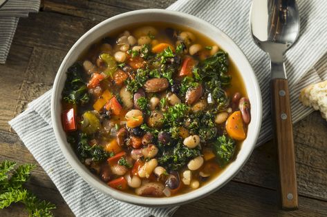 The 2 Foods That Combat Alzheimer's Disease (& Other Lifestyle Factors to Reduce Your Risk of Cognitive Decline) - Blue Zones Sopa Minestrone, Blue Zones Diet, Blue Zones Recipes, Zone Recipes, Zone Diet, Resep Diet, Blue Zone, Minestrone Soup, Blue Zones