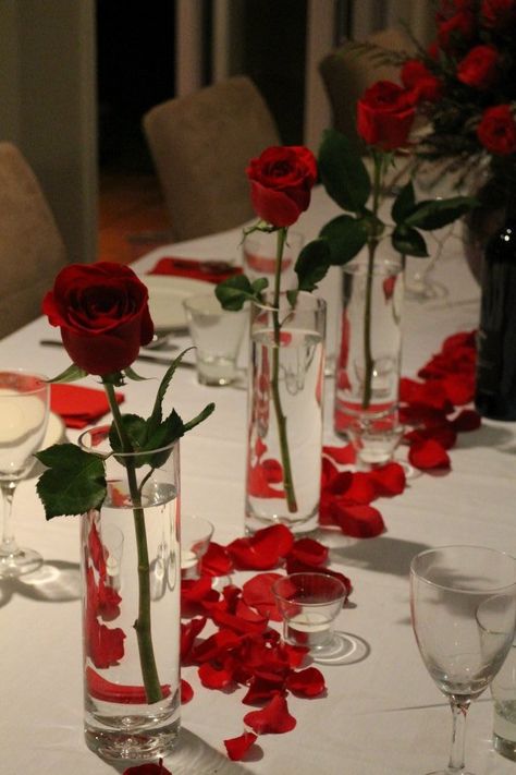 Red 60th Birthday Ideas, Red And Gold Engagement Party Ideas, Rose Dinner Party, Red And White Party Decorations, Red Rose Bridal Shower, Centerpieces Living Room, Aisle Decor Wedding, Wedding Decor Table, 21st Bday Ideas