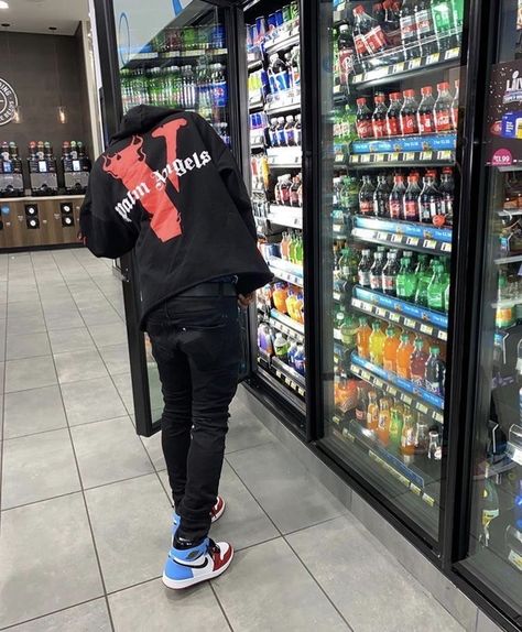 Vlone Pfp, Stylish Sneakers Outfit, Fire Pfps, Sneakers Outfit Men, Best Sneakers, Sneakers Outfit, Gas Station, Casual Streetwear, Step Up