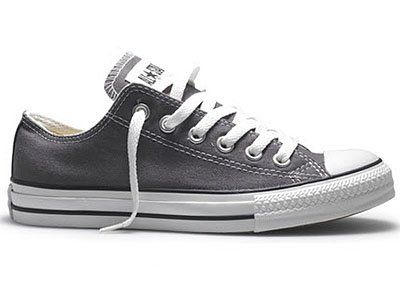 Converse Chuck Taylor All Star Lo Top Charcoal Size 8 Converse Flat, Baskets Converse, Converse Chucks, Grey Converse, New Converse, Converse Sneakers, Sneakers Grey, Converse Chuck Taylor All Star, Chuck Taylor Sneakers