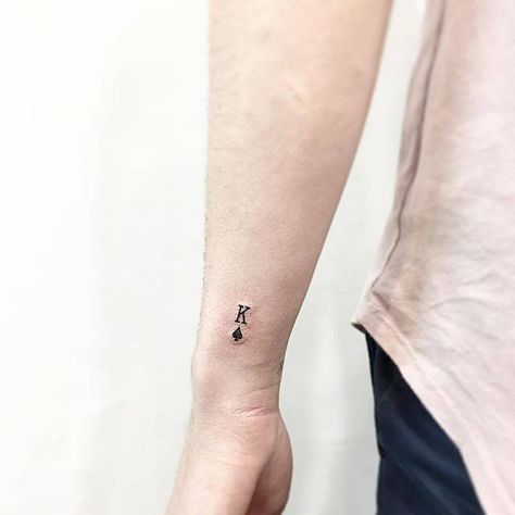 King of spades tattoo on the wrist. King Of Spades Tattoo, King Of Hearts Tattoo, Tattoo King, Spades Tattoo, Poker Tattoo, Ace Of Spades Tattoo, Queen Of Hearts Tattoo, Small Cross Tattoos, Spade Tattoo