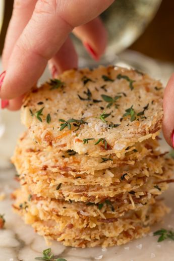 One of the most elegant (and easy!) Italian-inspired appetizers you'll ever have the pleasure of meeting. Parmesan Crisps with Thyme and Sea Salt Homemade Crackers Recipe, Savoury Biscuits, Parmesan Crisps, Homemade Crackers, Cheese Crisps, Italian Appetizers, Appetizer Bites, Easy Italian, Savoury Baking