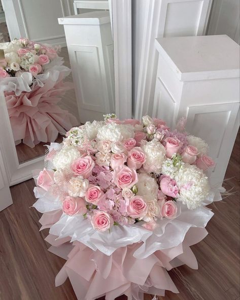 #roses #flowers #bouquet #valentines #gift #valentinesgift #beautiful #pink #white Giant Bouquet Of Flowers, Flower Bouquet Decoration, Beautiful Flower Bouquet, Flower Boquet, Bouquet Decoration, Pink Flower Bouquet, Luxury Flower Bouquets, Pink Rose Bouquet, Birthday Bouquet