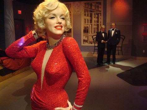 wax Marilyn Monroe Wallpaper, Hollywood Street, Museums In Las Vegas, George Burns, Marilyn Monroe Art, Wax Museum, Madame Tussauds, Odaiba, Things To Do In London