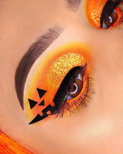 Orange Halloween Eye Makeup, Halloween Eye Shadow Look, Fall Halloween Makeup, Pumpkin Eyeshadow Looks, Pumkin Makeup Eye, Pumpkin Glam Makeup, Orange Halloween Makeup Looks, Pumpkin Makeup Ideas Easy, October Eye Makeup