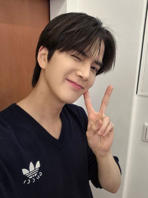 Younghoon Selca, The Boyz Younghoon, The Boyz, Actor Model, Pop Group, Kpop Idol, Mini Albums, Songwriting